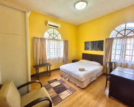 Rumbia Resort Villa Paka Hotels in Paka