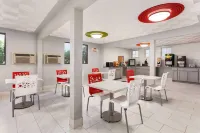 Super 8 by Wyndham Lenexa Overland Park/Mall Area Hotels in Lenexa
