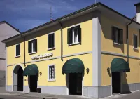 Hotel Al Corso Hotels near Convento Frati Minori