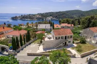 Villa Vjeka Cozy Family Retreat with Heated Pool, Brač Island - Villas