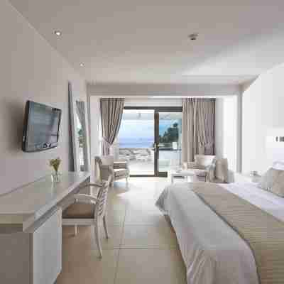 Kassandra Bay Resort, Suites & Spa Rooms