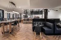 Delta Hotels Green Bay - bar