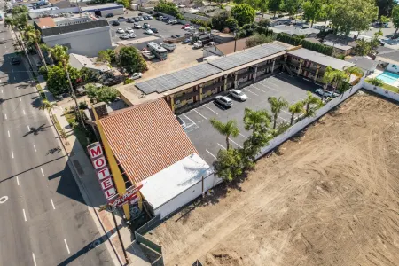 Sky Palm Motel - Orange Отели рядом с достопримечательностью «Университет Чапман»