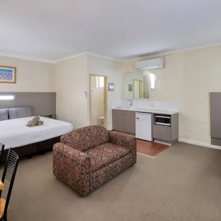 Bishops Lodge Narrandera
