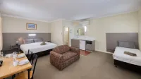 Bishops Lodge Narrandera Hotels in Gillenbah