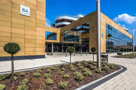 Emihouse CityVibe Apartments Отели рядом с достопримечательностью «P.U.H. "AZART" Sp. J»