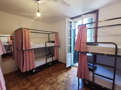 Mucha Masia Hostel Rural Urba Hotel di 