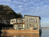 Floating Villa Bergen Hotels near Bergen Airport