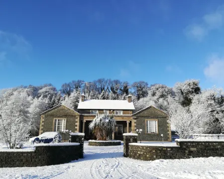 インチ スクールハウス - イベント レジデンス ダウンパトリックのホテル