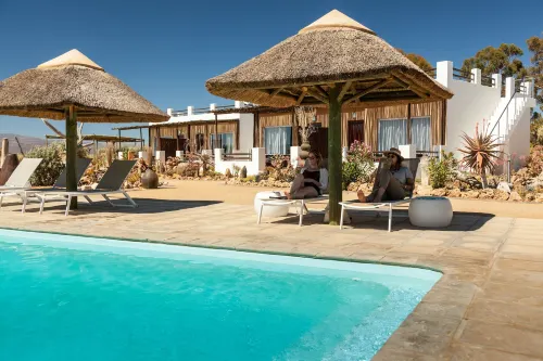 Inverdoorn Game Reserve Lodge - Homestays