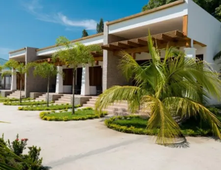 Paraiso Rainforest and Beach Hotel