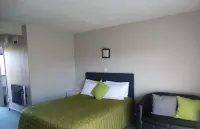 Ambassador Motel - Pools