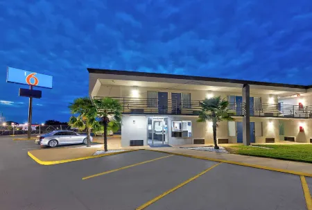 Motel 6 McDonough, GA