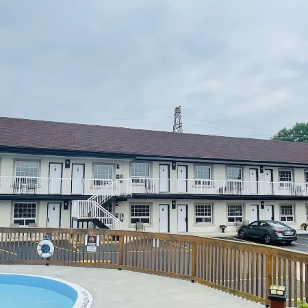Falls Lodge by the Falls (Formerly Knights Inn)