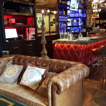 Windsor Arms Hotel