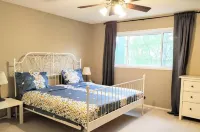 Brother Li Homestay Các khách sạn ở Calgary