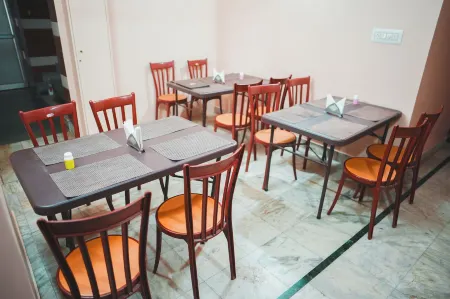 Kristi Guest House, Shantiniketan Отели в г. Бирбхум