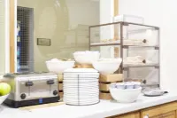 カントリー イン & スイーツ バイ ラディソン シダー フォールズ アイオワ - 朝食