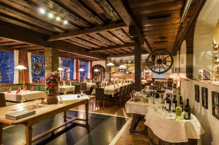 Hotel Obermayr Отели рядом с достопримечательностью «Red Bull Headquarters»