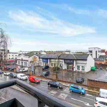 Central 1Bd with Free Underground Parking! Others