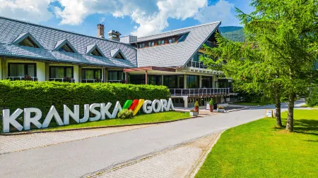 Hotel Kranjska Gora Отели в г. Jesenice