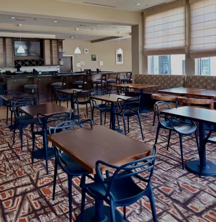 Kozy Hotel Houston North Отели рядом с достопримечательностью «Мерсер Ботаник Гарденс»