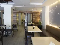 Fersal Hotel Neptune Makati Отели рядом с достопримечательностью «Макати»