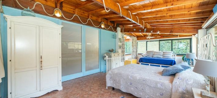BEAUTIFUL APARTMENT X 5 WITH HOT-HUB POOL ABOUT 2 KM FROM THE SEA Ξενοδοχεία στην πόλη Imperia