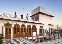Haveli Dharampura - Unesco Awarded Boutique Heritage Hotel Отели рядом с достопримечательностью «Храм Шри Дигамбар Джейн Лал Мандир»