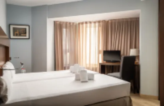 Hotel Madanis Liceo Hotels near Badal Metro Station
