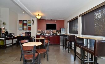 Clackamas Inn and Suites