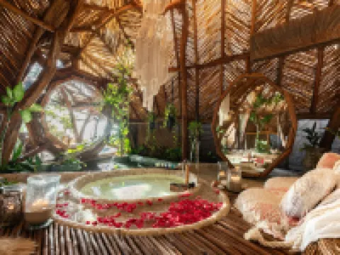 アズリク トゥルムのホテル