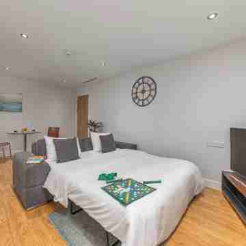 HQ Aparthotel Farnborough Rooms