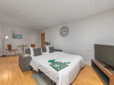 HQ Aparthotel Farnborough Hotels in Farnborough