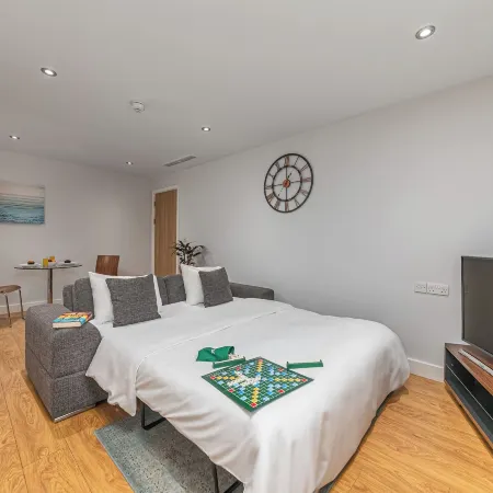 HQ Aparthotel Farnborough