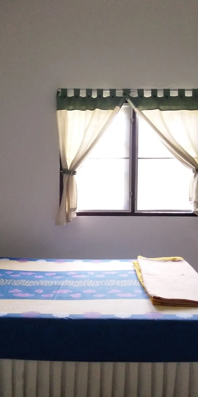 ห้องสแตนดาร์ดพร้อมเครื่องปรับอากาศ(เตียงควีนไซส์)