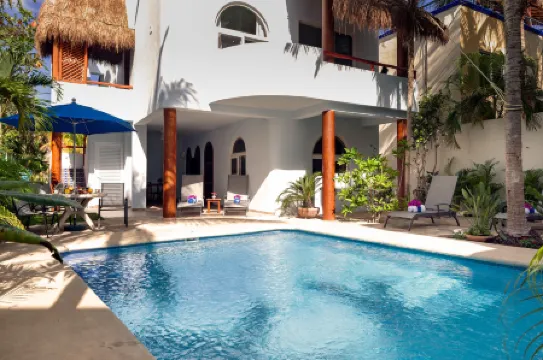 Casa Sonoma - Charming Condos Minutes from Beach & Reef