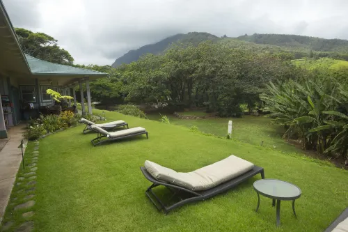 Iao Valley Inn - Bed and breakfasts