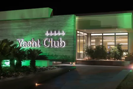 Yacht Club Отели рядом с достопримечательностью «D-Marin Didim Marina»