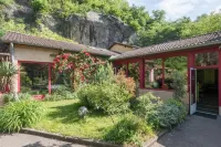 Hotellerie de la Cascade Hotels in Montromant