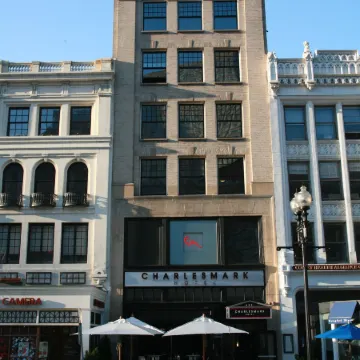 Charlesmark Hotel Отели рядом с достопримечательностью «Церковь Троицы»