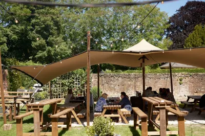 The Pembroke Arms Hotel a Wilton