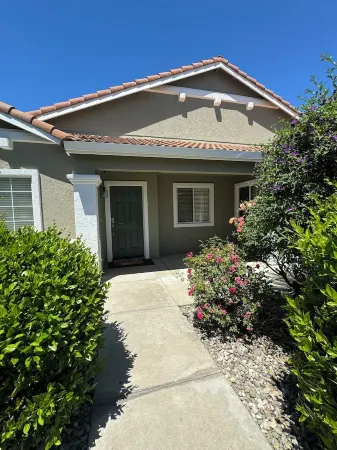 Cozy 4 bedroom family getaway home. Pet friendly home.