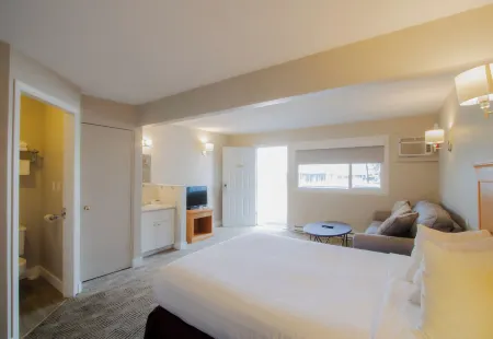 Scott's Inn & Suites Отели рядом с достопримечательностью «Библиотека Камлупс Лайбрари, Томпсон-Никола Риджинал»