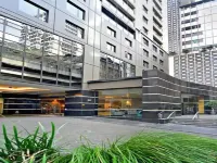 Chic Central Apt with Gym and Pool by Zodiak Stays Hotel in zona Takarunga / Mount Victoria