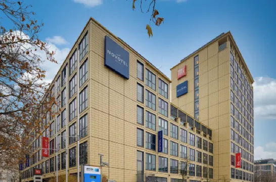 Novotel Suites Muenchen Parkstadt Schwabing Отели рядом с достопримечательностью «Энглишер Гартен»