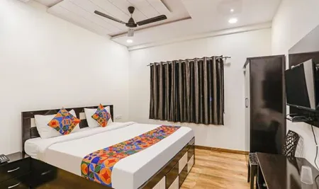 FabHotel Royal Stay - Beltarodi