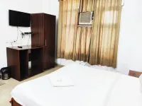 Hotel Redbury Hotels near Chhapar wali masjid