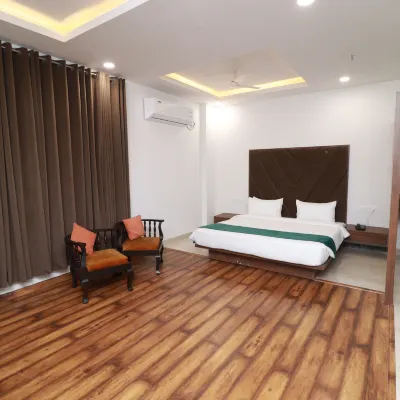 7 Vachan Lawns and Banquet Hotel dekat Bhedaghat Marble Rocks