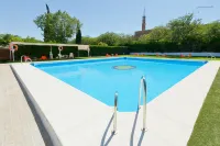 Lantana Garden - Pools